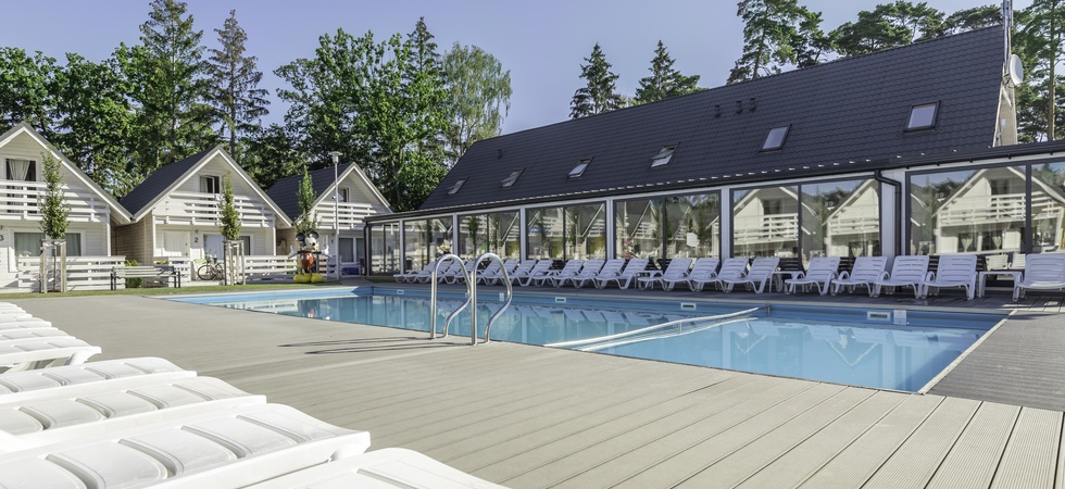 Pensjonaty Nad Morzem Z Basenem I Wyżywieniem Pobierowo - Apartamenty, noclegi i domki z basenem nad morzem - Holiday
