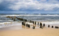 Relaks nad morzem. 4 spokojne miejscowości, które warto odwiedzić nad Bałtykiem